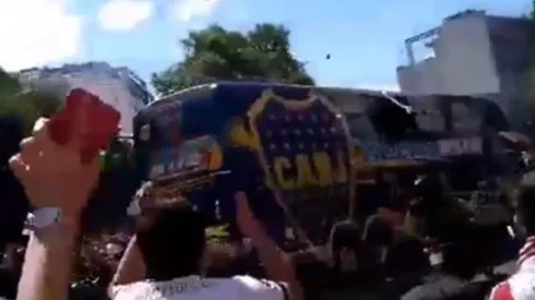 Desde adentro: la fiesta de los jugadores de Boca hasta el momento de la agresión al micro