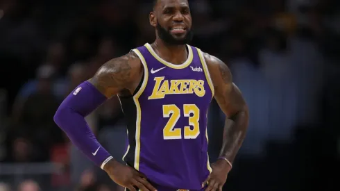 ¡Molestia en los Lakers! LeBron James ignora al coach Luke Walton