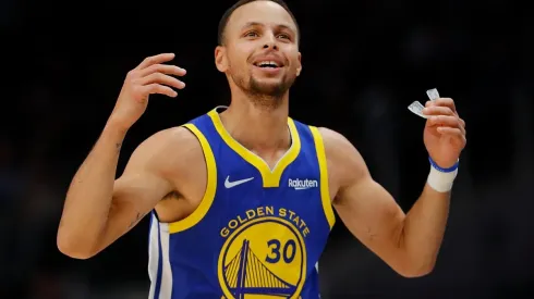 ¿Lesionado? Stephen Curry anota 18 en el primer cuarto para los Warriors