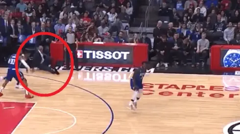 Doc Rivers se cae de trasero al tratar de discutir con un árbitro