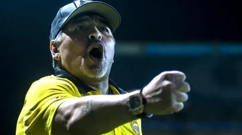 Maradona recibió el alta y dejó el hospital donde estaba internado