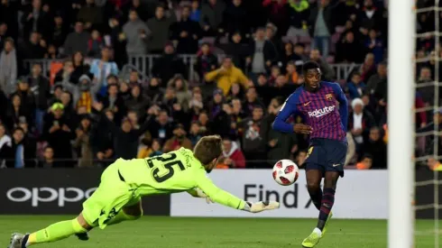 Leo habilita, Dembelé define y Barcelona da vuelta el marcador.
