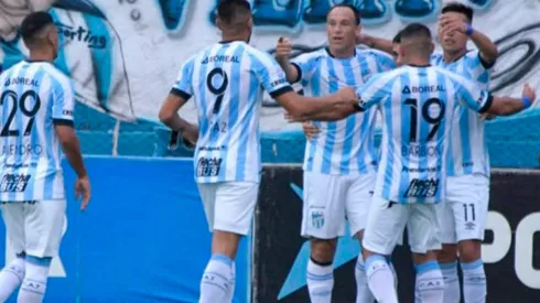 El Decano de Zielinski sigue dando pelea y goleó a Gimnasia por 4 a 1