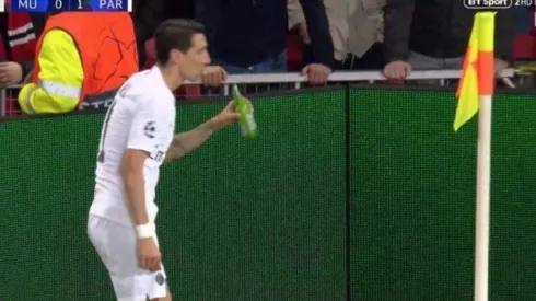 La imagen del día: Di María agarró una cerveza en pleno partido