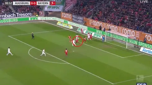 Increíble acción y gol de Augsburg.
