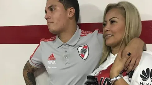 Foto de Juan Fernando Quintero con su madre.
