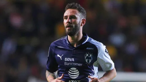 Layún comienza a vivir lo que es un Clásico Regio.
