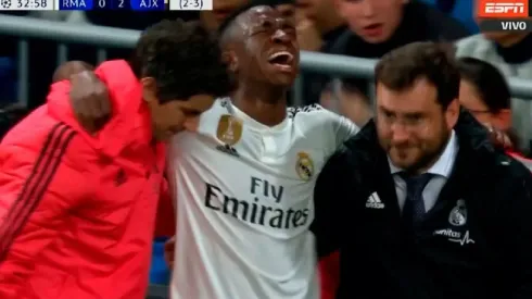 Vinicius salió llorando del campo de juego.
