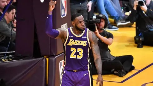 Periodistas creen que los Lakers deberían traspasar a LeBron James