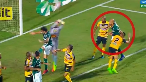 Felipe Melo metió una toma de lucha y casi se va a las manos