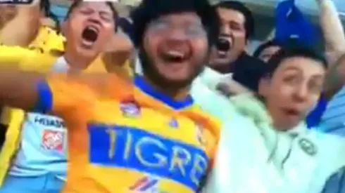 ¡¿Pero qué hace?! Un "fan" de Tigres festejó el tercero de América