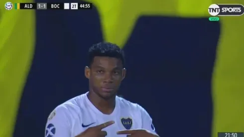 Así se retiró lesionado Frank Fabra.
