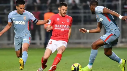 Radamel Falcao en el duelo ante Nimes.
