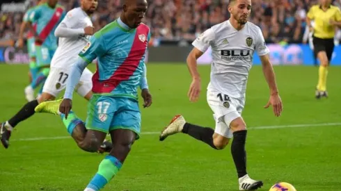 Luis Advíncula recibió una sorpresa que se la entregó el Rayo Vallecano