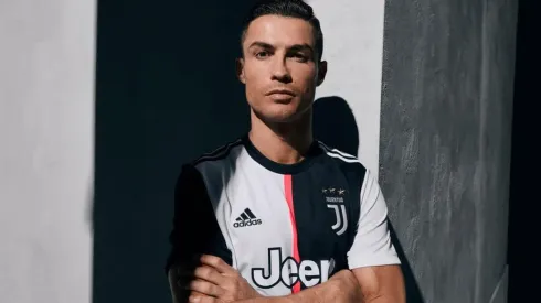 Con Cristiano Ronaldo y otras figuras Juventus presentó su nueva camiseta de manera oficial