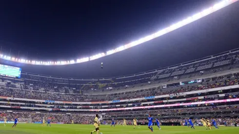 Instalan césped natural en el Estadio Azteca