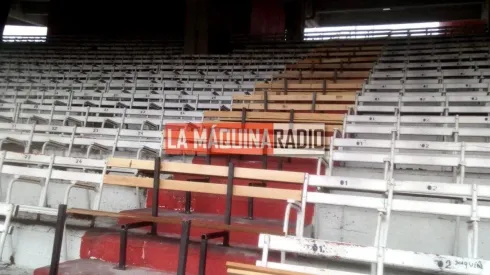 Las tribunas del Monumental, algo 'tuneadas' para el partido ante Paranaense. (Foto: La Máquina Radio)
