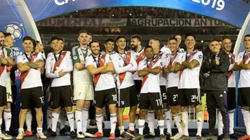 A los jugadores de River les pidieron que posaran para la foto ¡y lo hicieron como Pratto!