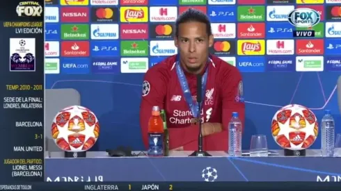 Virgil Van Dijk en conferencia de prensa.
