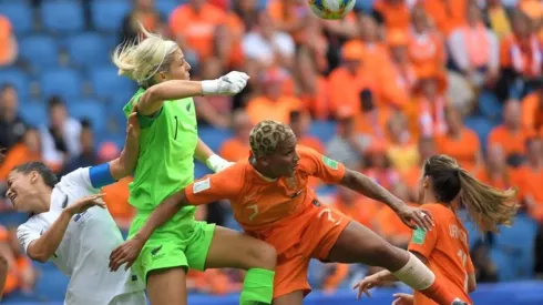 Selección de Holanda enfrentando a Nueva Zelanda