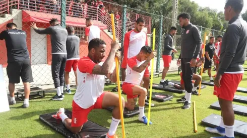 Perú suma 4 puntos en el Grupo A