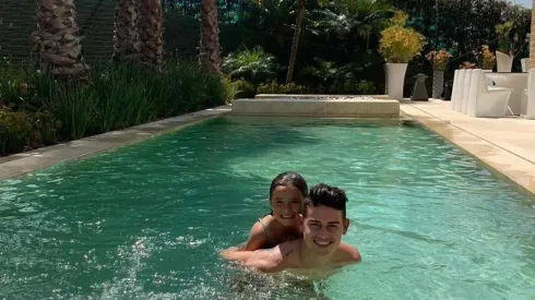 Así disfruta James Rodríguez sus vacaciones, mientras se resuelve su nuevo equipo