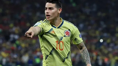 Exjugador del Napoli está con James en Medellín y los hinchas lo piden a gritos