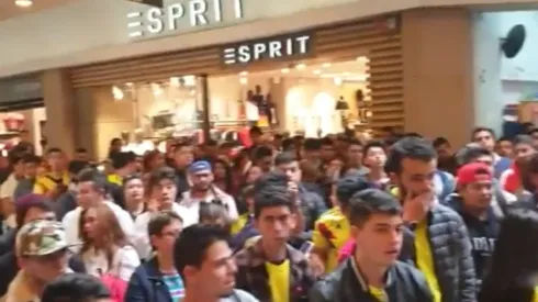 Video: Locura en Bogotá por presencia de Falcao en un centro comercial