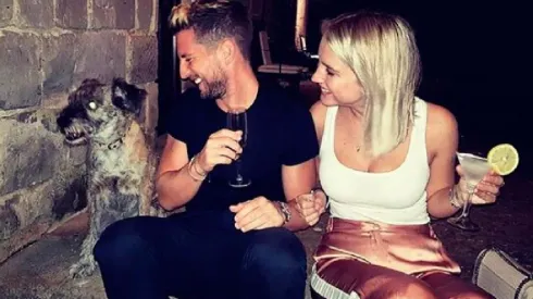 Mertens junto a su novia.
