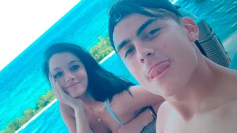 Oriana junto a Dybala en las Islas Caimán.
