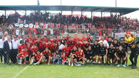 Los jugadores y la afición, durante el último banderazo. (Foto: sitio oficial de Atlas)
