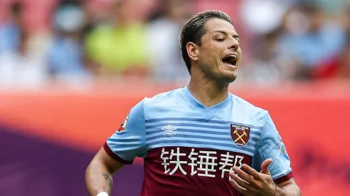 Chicharito, titular en la derrota del West Ham en China