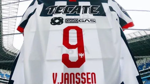 ¡Welkom! Fanáticos de Rayados dan la bienvenida a Janssen