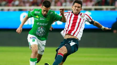 Fernando Navarro reconoció que lo buscó Chivas