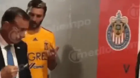 ¡Caliente! Gignac fue a buscar a Boy al vestidor y un comisario de la Liga MX lo frenó