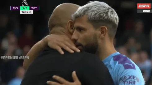 Ahora así: Guardiola y Agüero terminaron abrazados y hablándose al oído