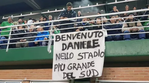 La bandera para De Rossi.
