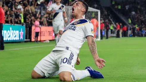 Cristian Pavón festejando su tanto.
