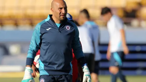 Óscar Pérez es el entrenador de arqueros de Cruz Azul.
