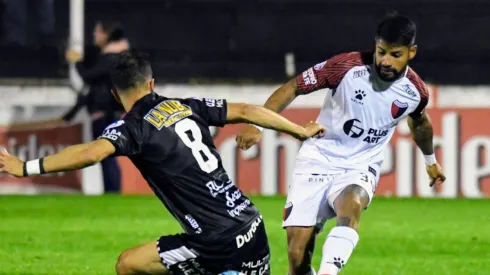 El único del ascenso en semifinales: Estudiantes de Caseros eliminó a Colón por penales