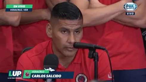 Carlos Salcido tomó la palabra en nombre del plantel.
