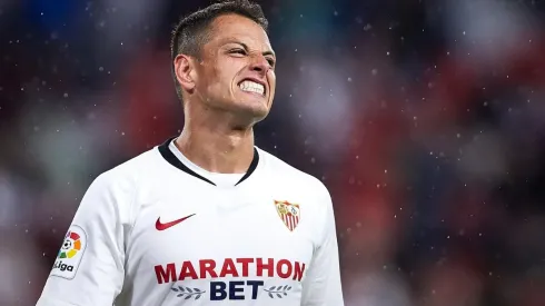 Por qué Chicharito no irá ni al banco en Sevilla