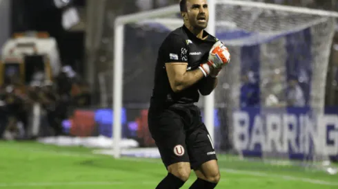 Carvallo es el arquero titular de Universitario de Deportes.
