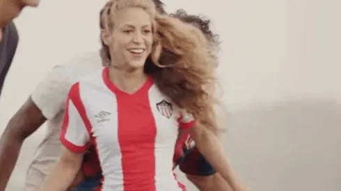 Shakira cantó popular canción del Junior en plena entrevista y sacó su lado 'tiburón'