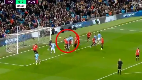 Otamendi puso la cabeza y el City descontó en el Clásico