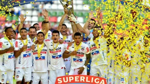 No piensan en los hinchas: la Superliga 2020 no se jugaría en Colombia