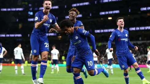 Willian le rompió el corazón a Mourinho y Chelsea barrió al Tottenham