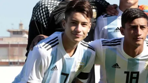 Matías Soulé con la camiseta de la Selección Argentina.
