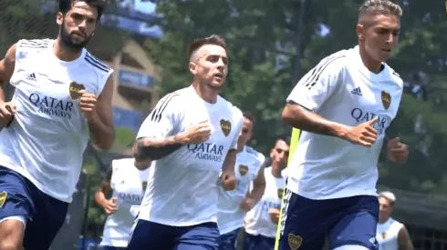 Foto de los jugadores de Boca entrenando.
