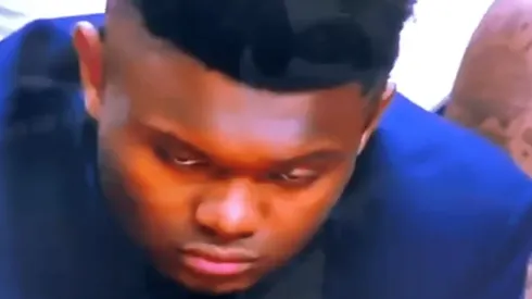 ¡Despierta! Zion Williamson se durmió en la banca en pleno partido